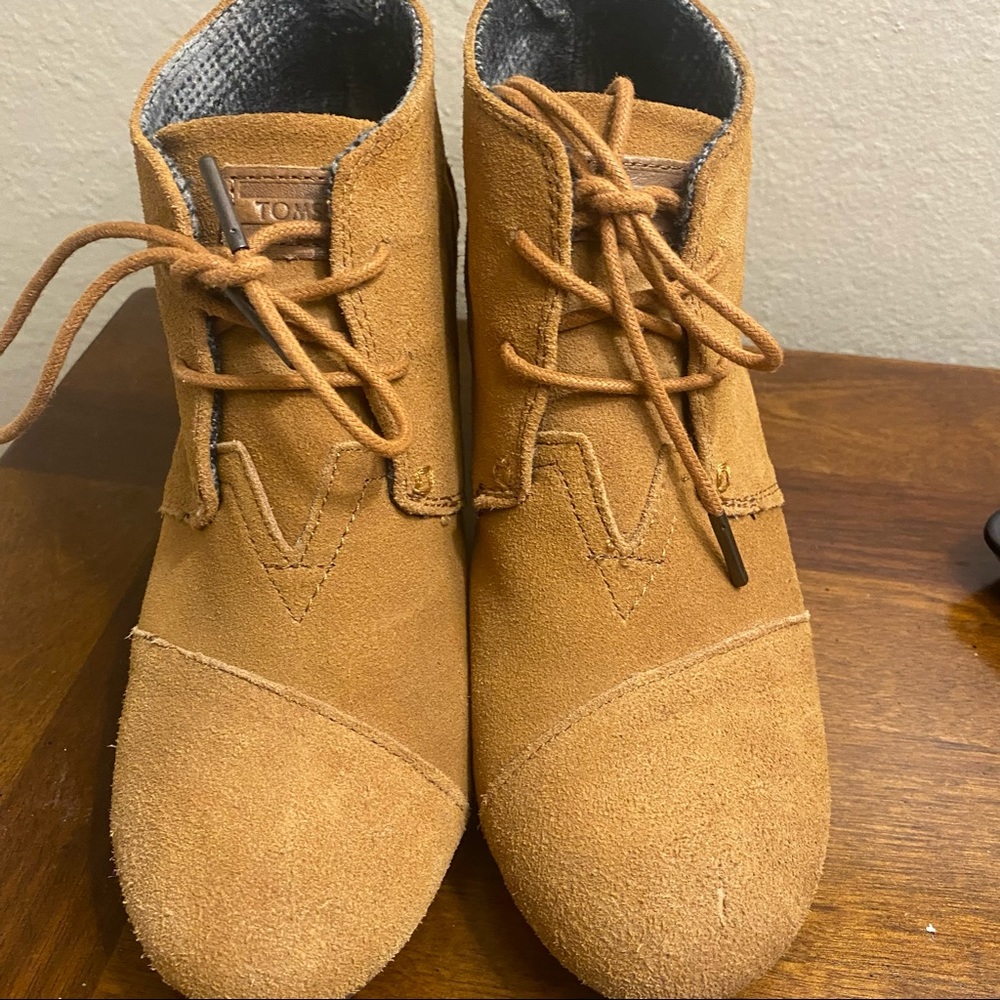 Toms suede booties size 8